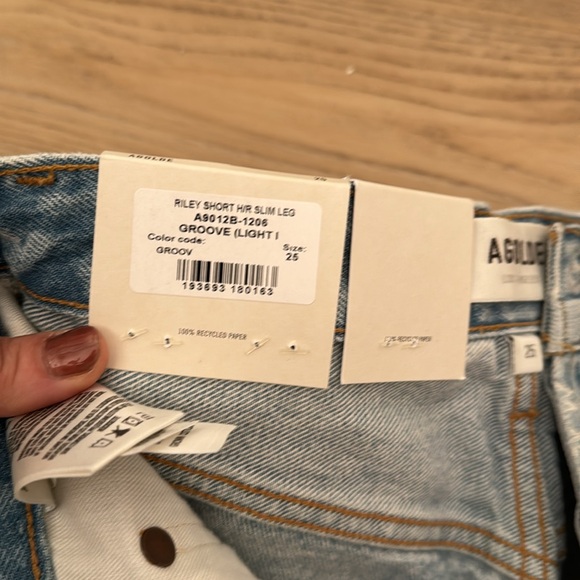 NWT Agolde Riley Short - Picture 2 of 5